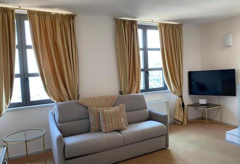 هتل Miramare Apartments&suites