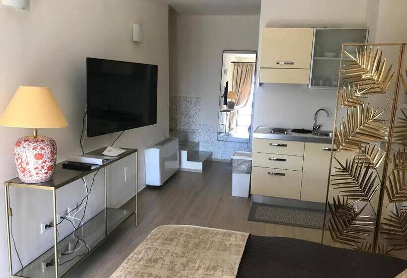 هتل Miramare Apartments&suites