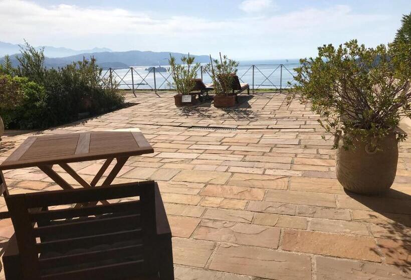 هتل Miramare Apartments&suites