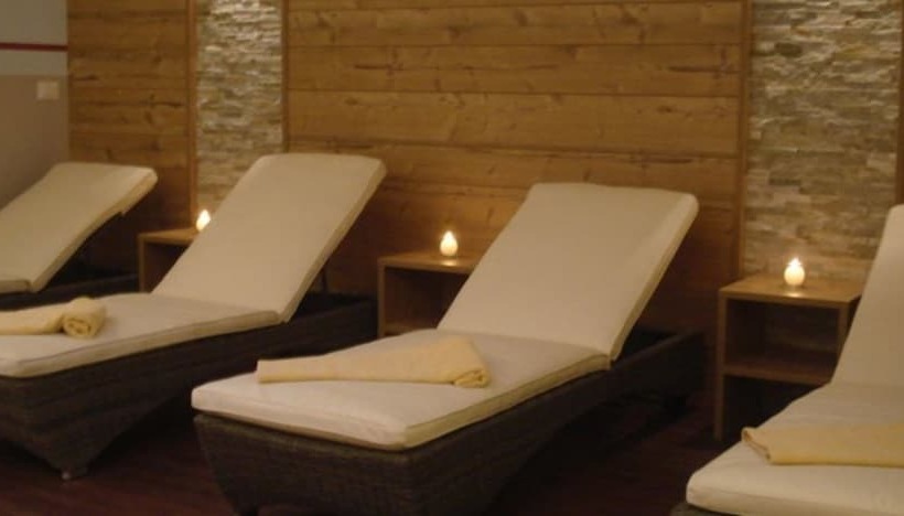 Отель Molaris Lodge
