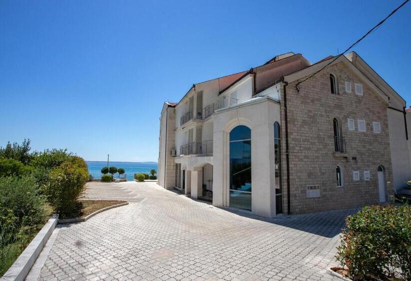 בית מלון כפרי Neva