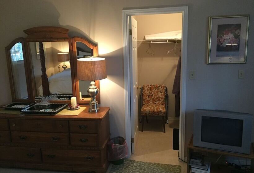 ホテル Niagara On The Lake Furnished Rentals