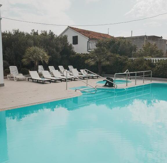 בית מלון כפרי Orion