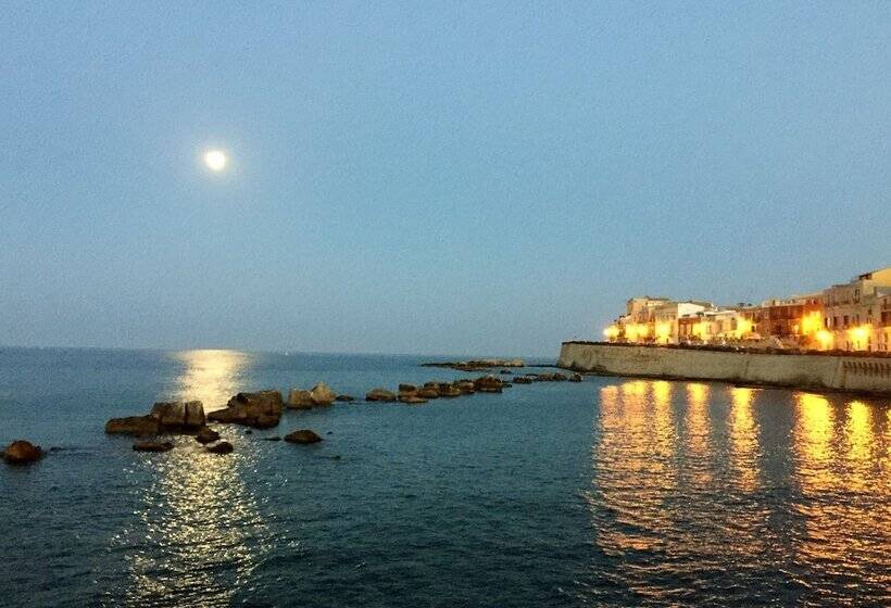 호텔 Ortigiaseaview Bed & Breakfast
