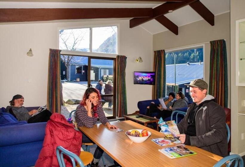酒店 Pinewood Queenstown