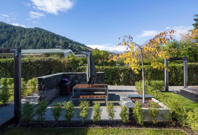 酒店 Pinewood Queenstown