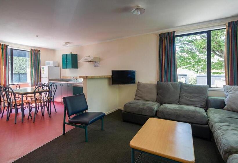 酒店 Pinewood Queenstown