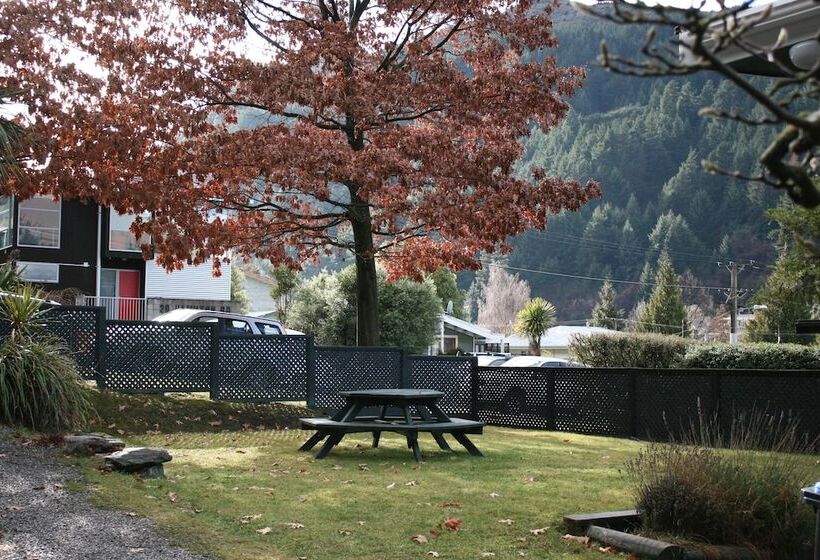 酒店 Pinewood Queenstown