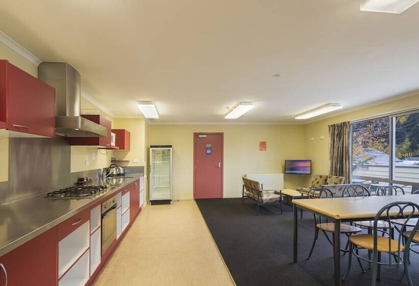 酒店 Pinewood Queenstown