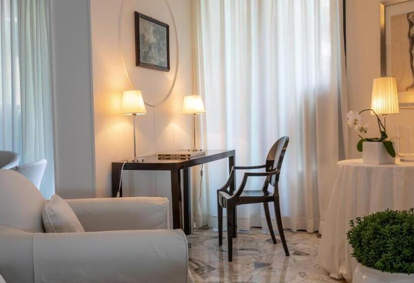 فندق Plaza Esplanade