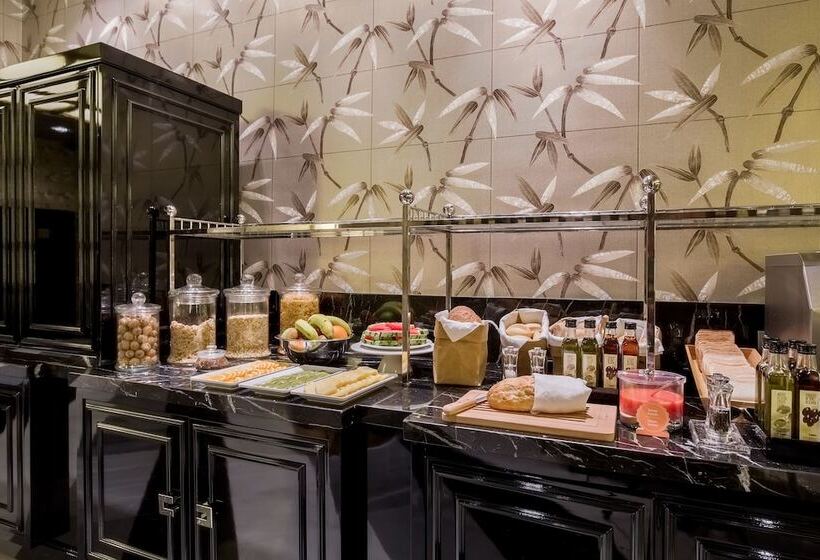 Отель Room Mate Anna