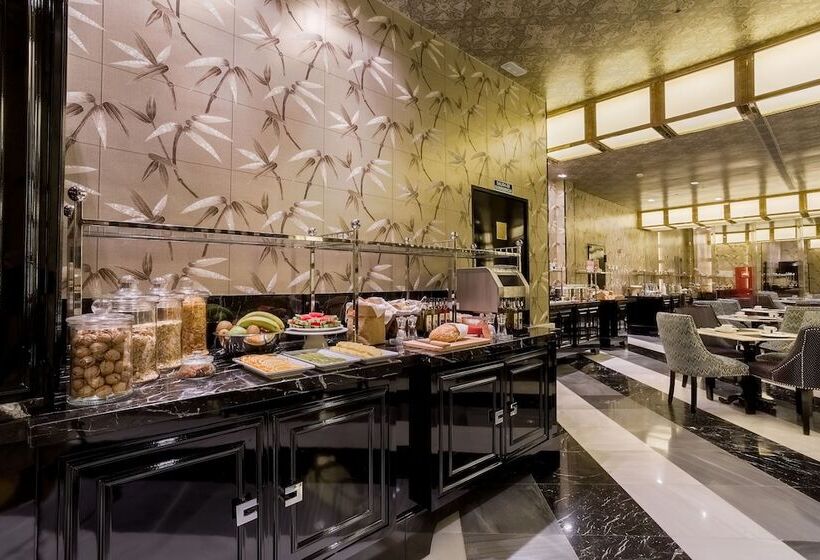 Отель Room Mate Anna