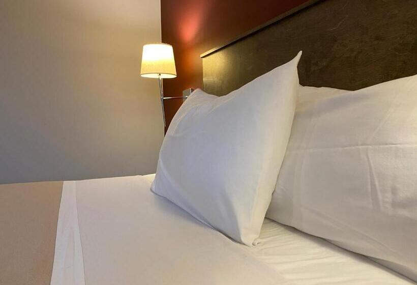 בית מלון כפרי Sahara Courtyard Inn Osoyoos