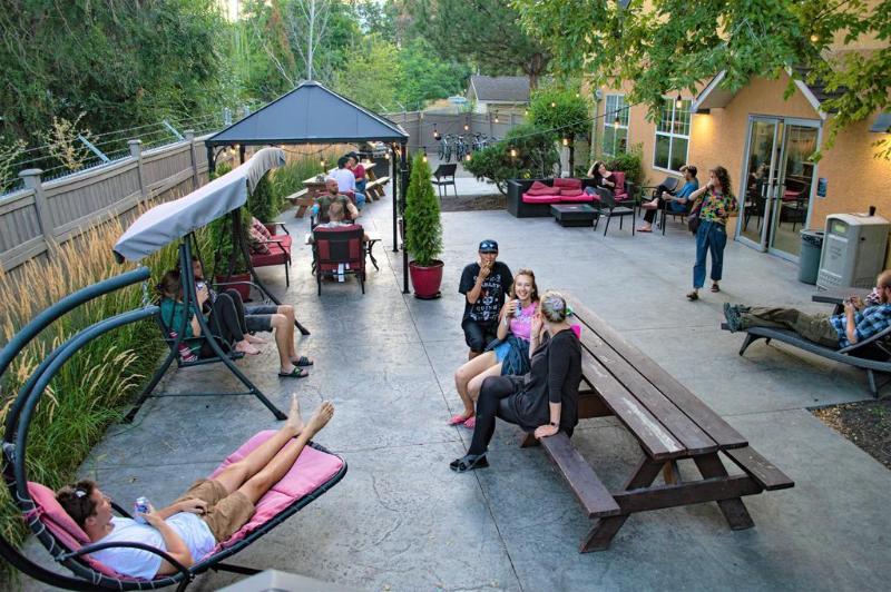 בית מלון כפרי Hi Kelowna Hostel