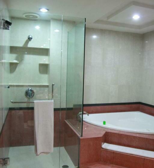 호텔 Sibayak Internasional