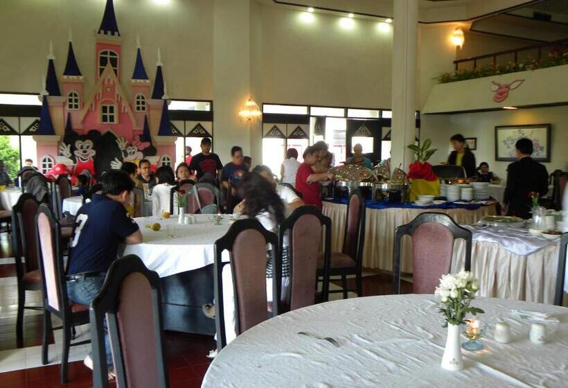 호텔 Sibayak Internasional