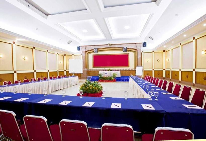 호텔 Sibayak Internasional