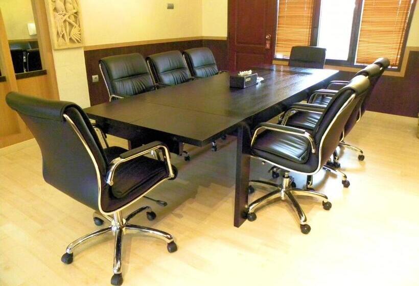 호텔 Sibayak Internasional