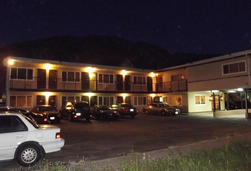 בית מלון כפרי Squamish Budget Inn