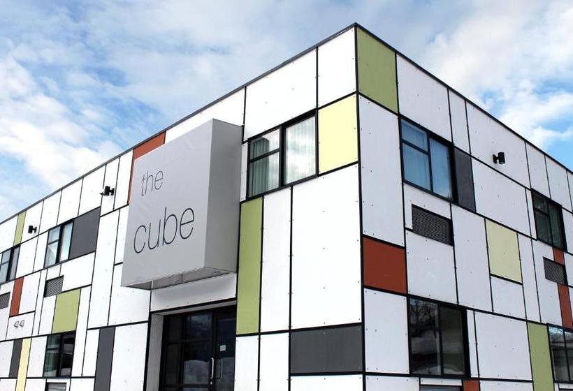 ホテル The Cube In Revelstoke