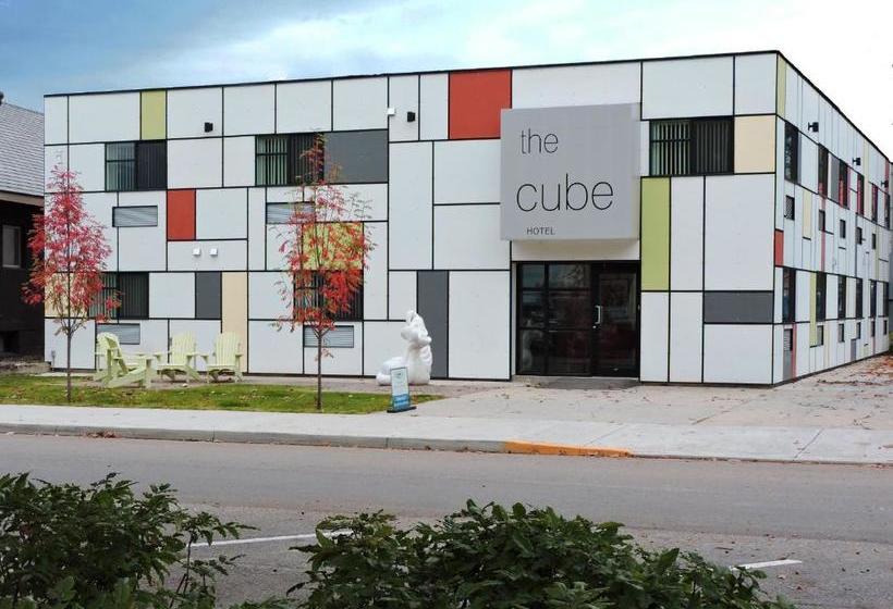 هتل The Cube In Revelstoke