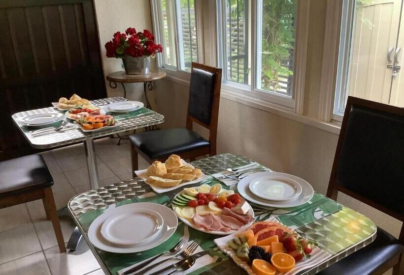 ホテル Via Veneto Old Town