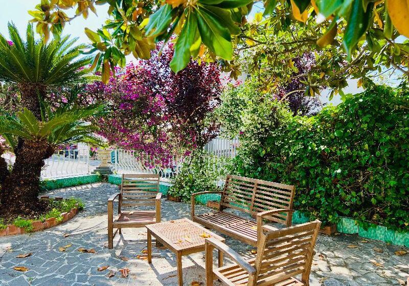 בית מלון כפרי Yourhome   Villa Sorrento