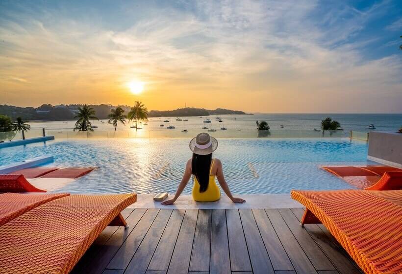 בית מלון כפרי Bandara Phuket Beach Resort