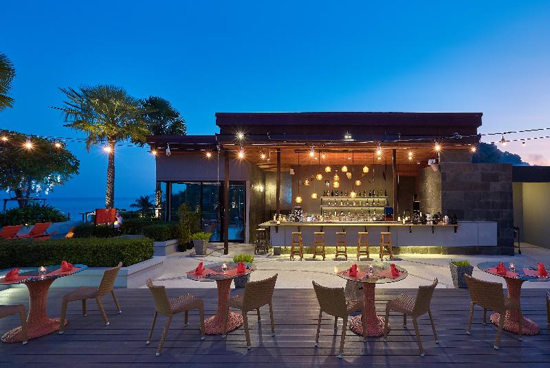 בית מלון כפרי Bandara Phuket Beach Resort