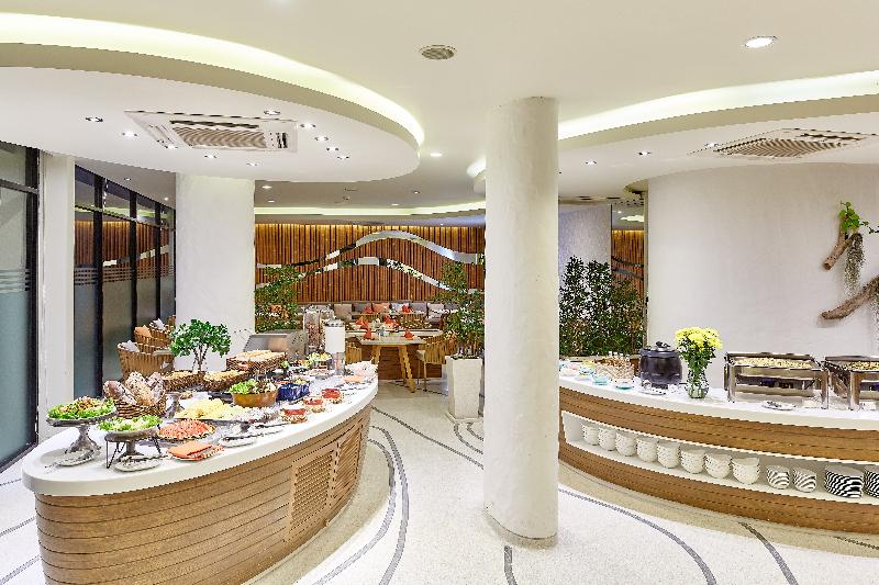 בית מלון כפרי Bandara Phuket Beach Resort