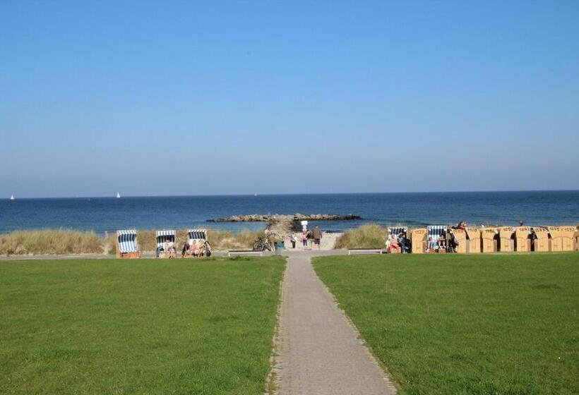 Beach Hotel California