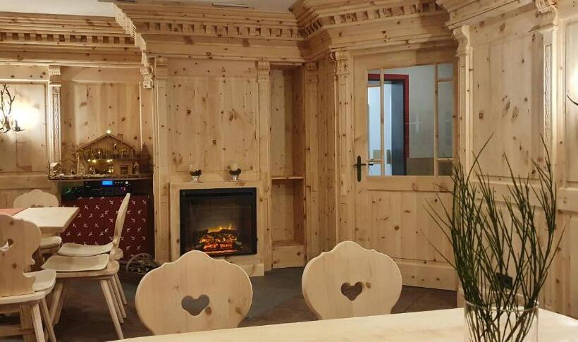 호텔 Bigger Hof   Wirtshaus Platzhirsch Am Jahnplatz