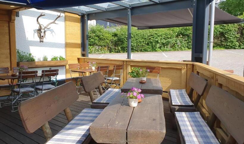 호텔 Bigger Hof   Wirtshaus Platzhirsch Am Jahnplatz