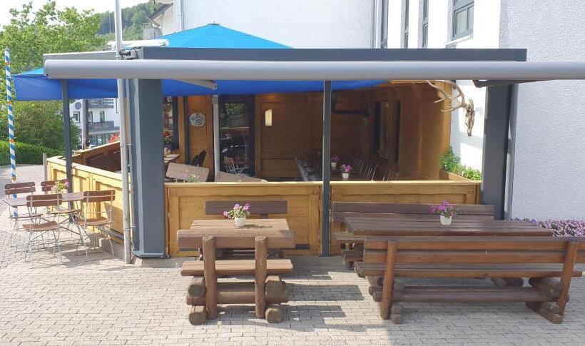 호텔 Bigger Hof   Wirtshaus Platzhirsch Am Jahnplatz