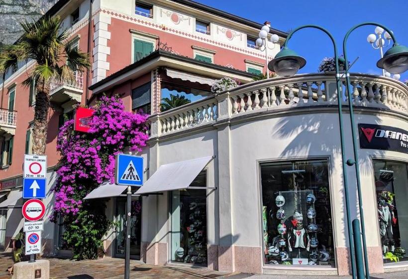 هتل Sembenini Palace