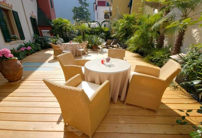 호텔 Sembenini Palace