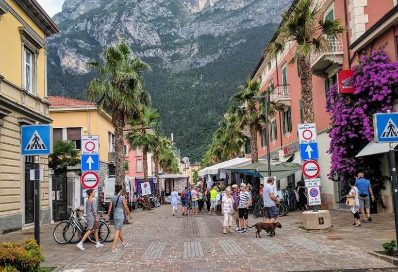 호텔 Sembenini Palace