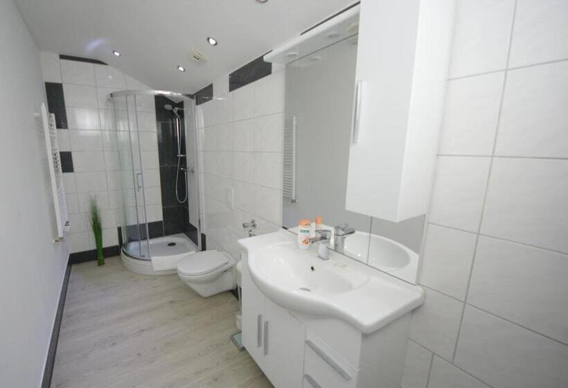 هتل Am Rosenplatz,24 Stunden Check In, Kostenfreie Parkplätze