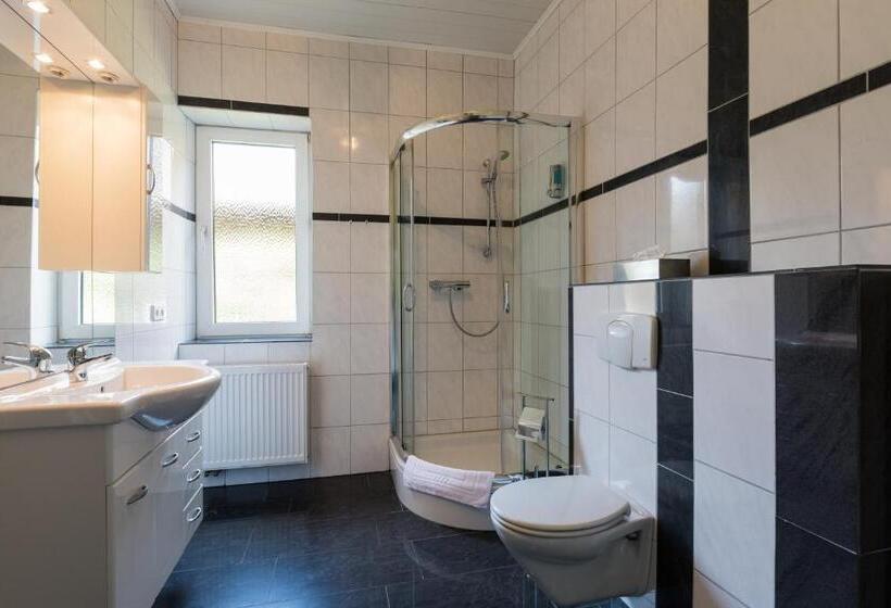 هتل Am Rosenplatz,24 Stunden Check In, Kostenfreie Parkplätze