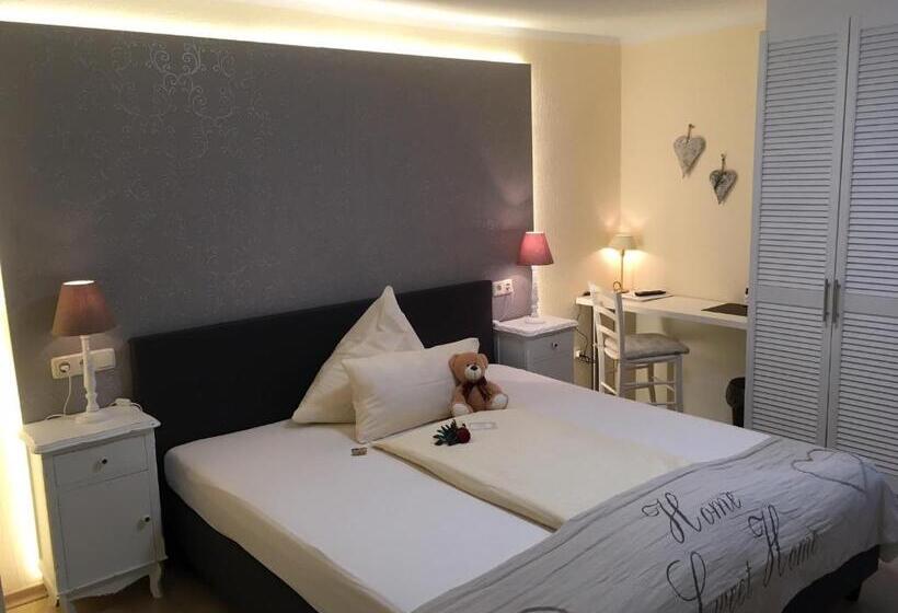 호텔 Garni Zum Grünen Baum