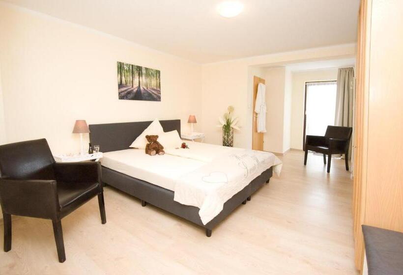 호텔 Garni Zum Grünen Baum