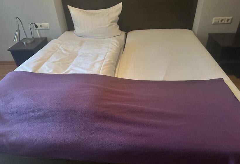 هتل Schuetzenhaus Vorsfelde