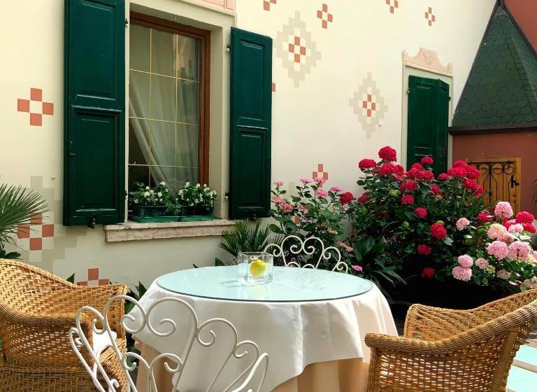 호텔 Sembenini Palace