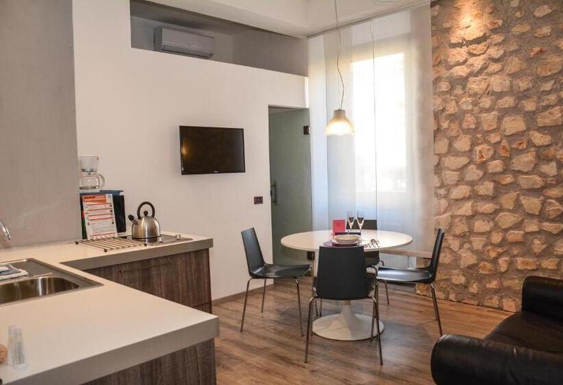 هتل Sembenini Palace