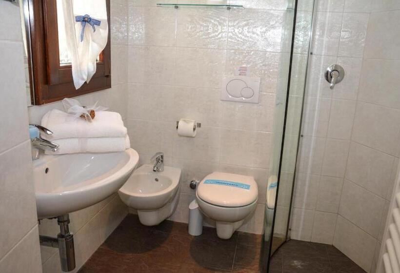 호텔 Sembenini Palace