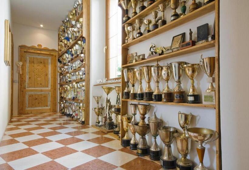 호텔 Sembenini Palace