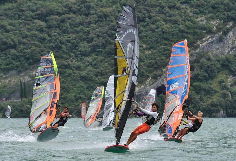 호텔 Sembenini Palace