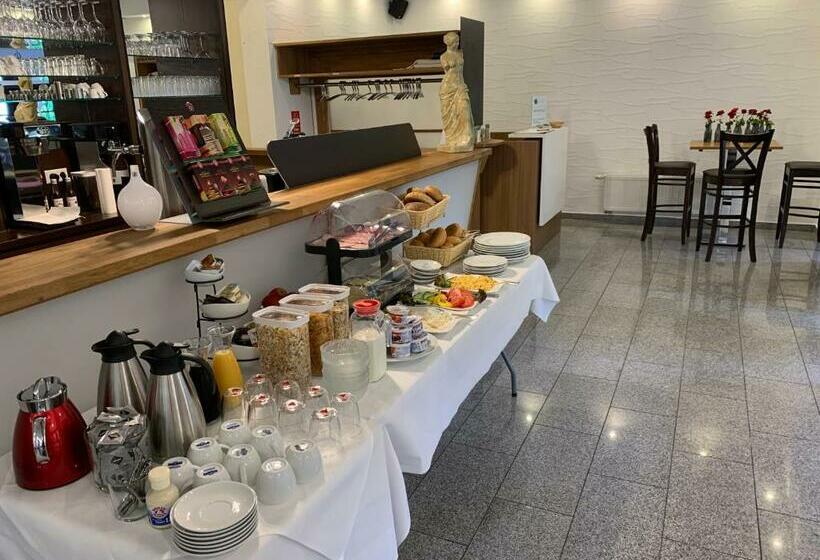 هتل Und Restaurant Zeus