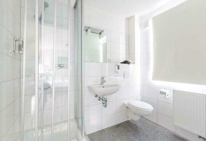 هتل Und Restaurant Zeus