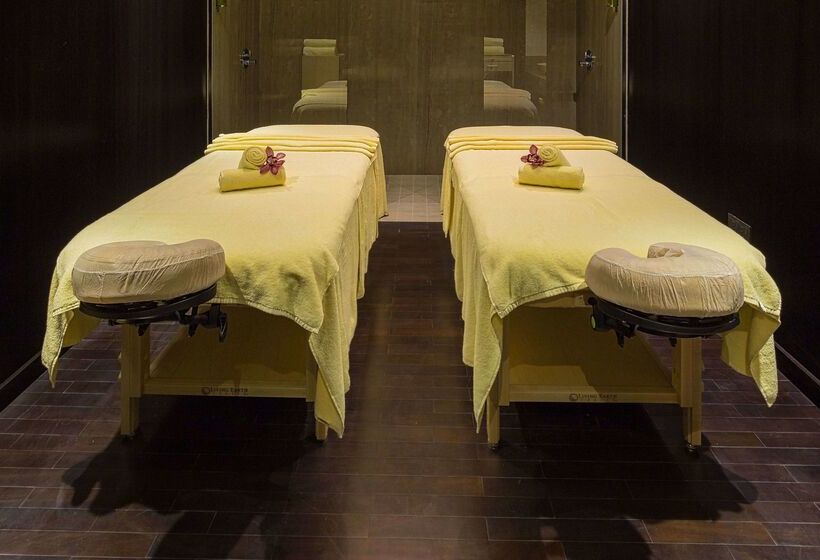 Отель The First Collection Marina